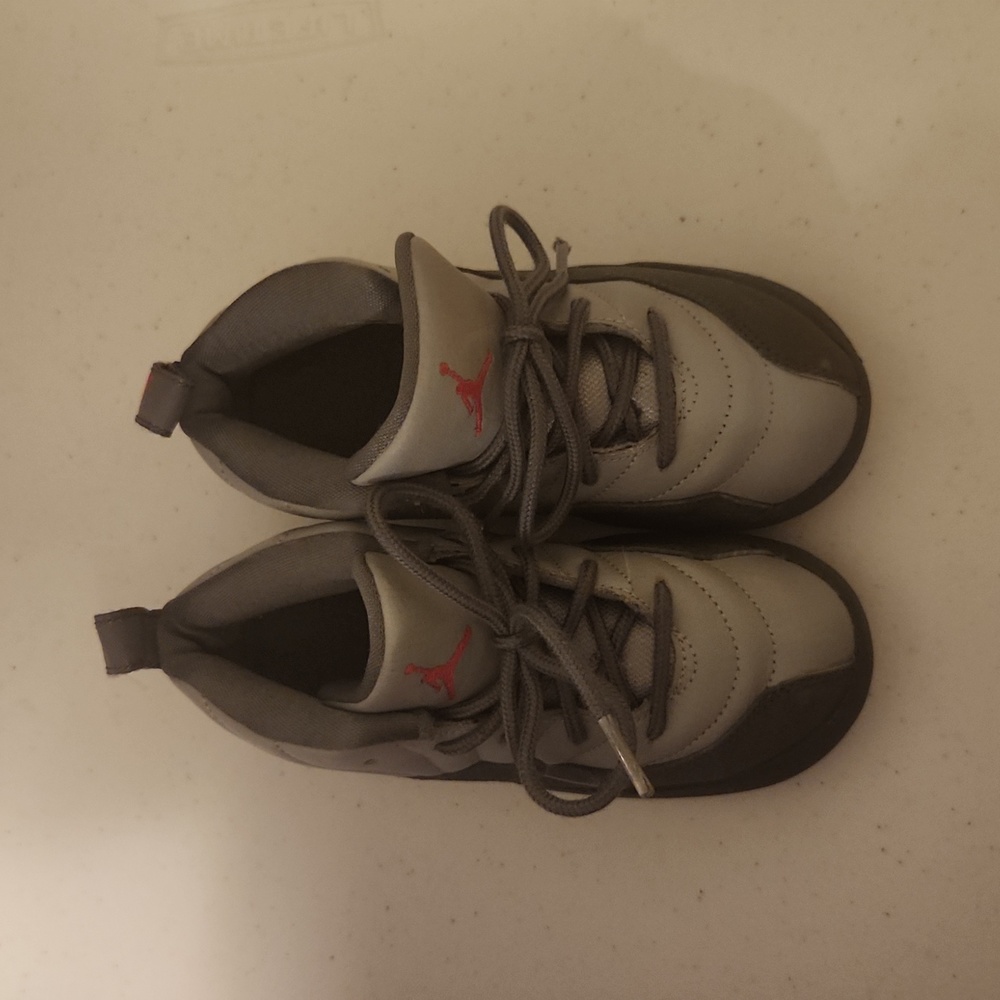 Jordan's Retro 12 (unisex), Size 10c, Gray